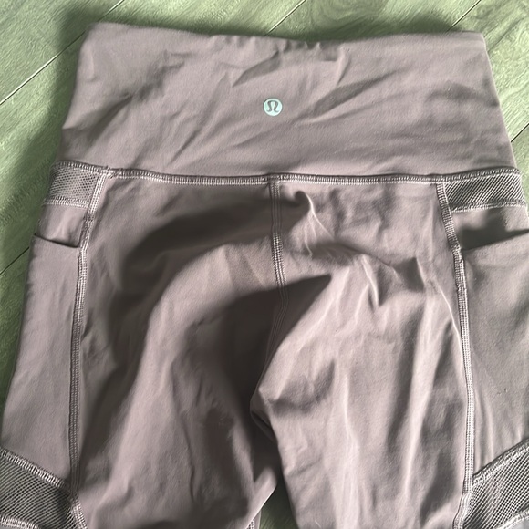 Lululemon Forget The Sweat Crop *21"
Smoked Mulberry Leggings Pants - Picture 10 of 11